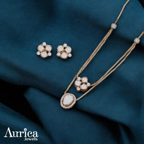 kundan pendant set with abstract floral design
